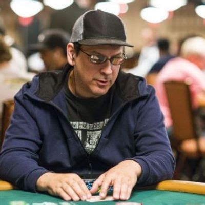 phil laak net worth.